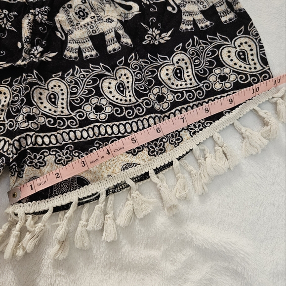 Small Elephant Print Shorts - Picture 7 of 9